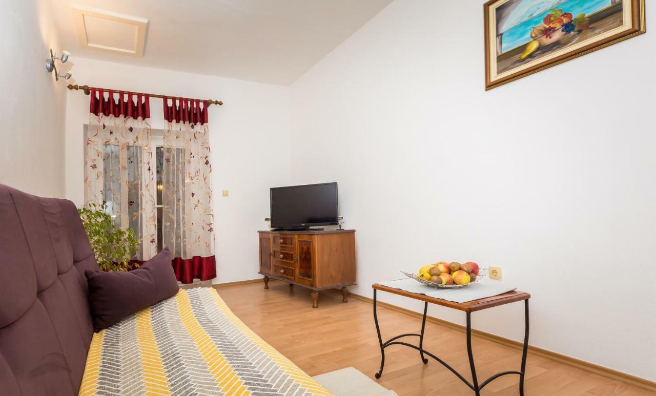 Apartment Leut With Spacious Terrace And Sea View Slatine Exterior photo