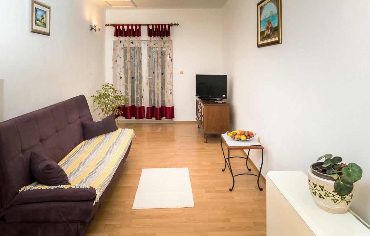 Apartment Leut With Spacious Terrace And Sea View Slatine Exterior photo